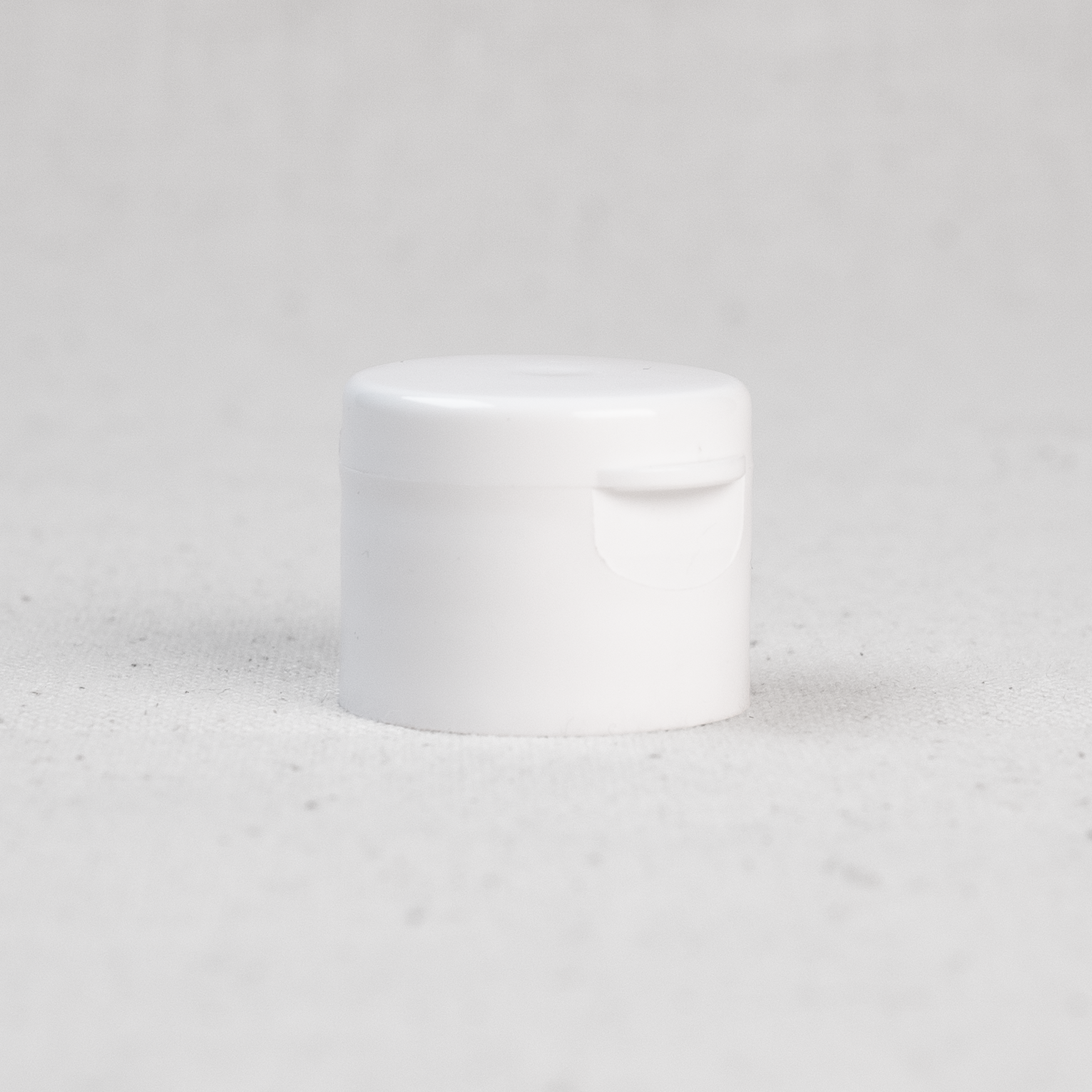 White Plastic 24/410 Hinged Flip-Top Snap Cap with Lip